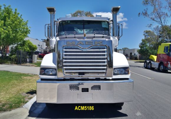 Acm5186 Mack Superliner 08+ Fixed Pin Bumper Without Towhooks 02 Web