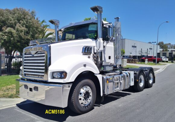 Acm5186 Mack Superliner 08+ Fixed Pin Bumper Without Towhooks 07 Web