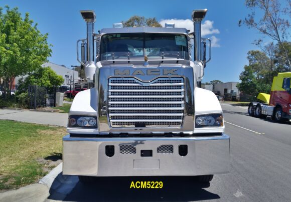 Acm5229 Mack Superliner 08+ Fixed Pin Bumper With Towhooks 02 Web