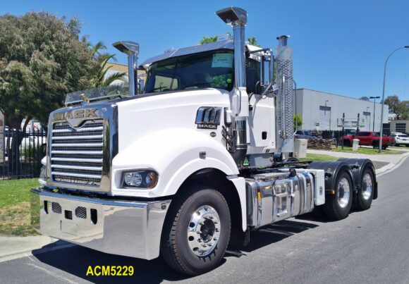 Acm5229 Mack Superliner 08+ Fixed Pin Bumper With Towhooks 07 Web